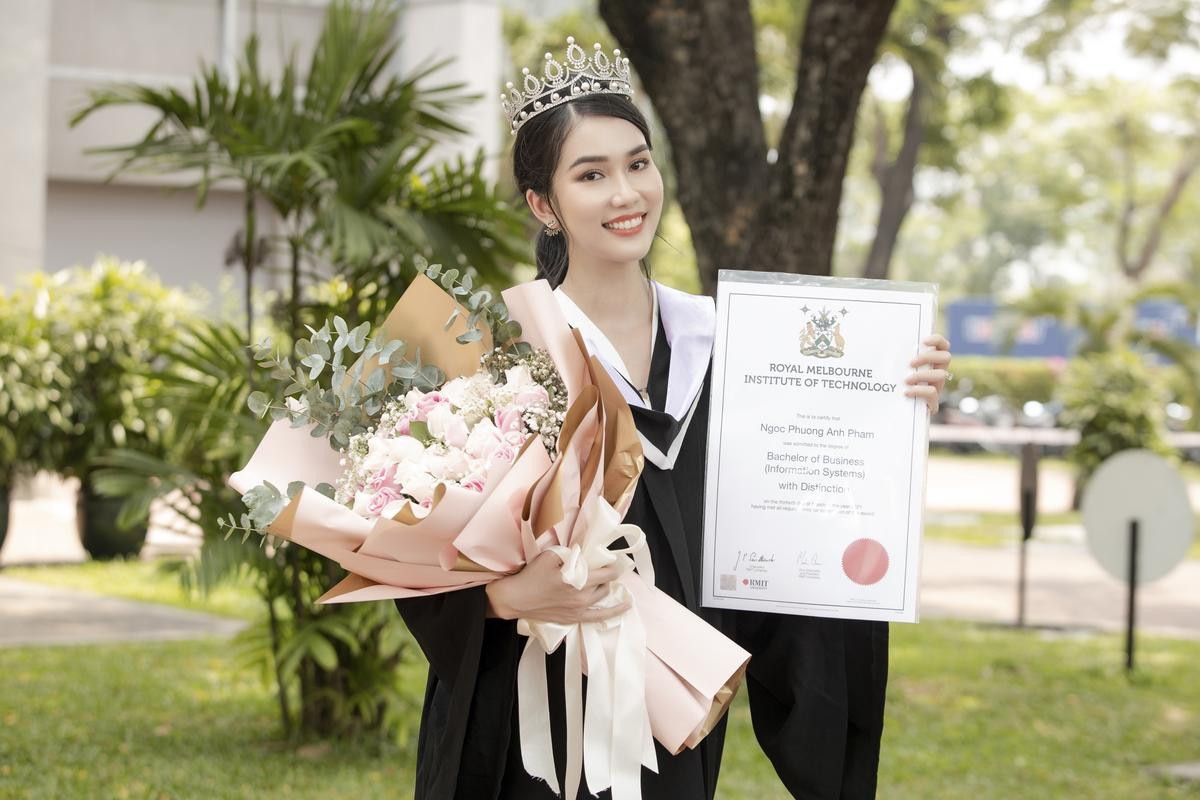 Á hậu Phương Anh rạng rỡ trong ngày tốt nghiệp đại học: Điểm số cao nhất ngành chuẩn 'con nhà người ta' Ảnh 2