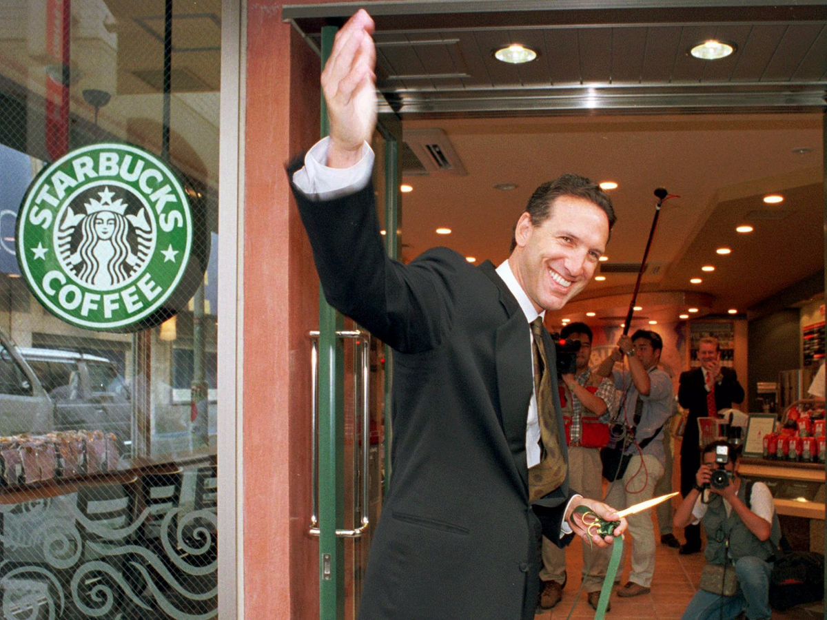 Howard Schultz: Từ 'giấc mơ Mỹ tan vỡ', khoảnh khắc ám ảnh năm 7 tuổi tới ông chủ Starbucks tỷ đô Ảnh 2