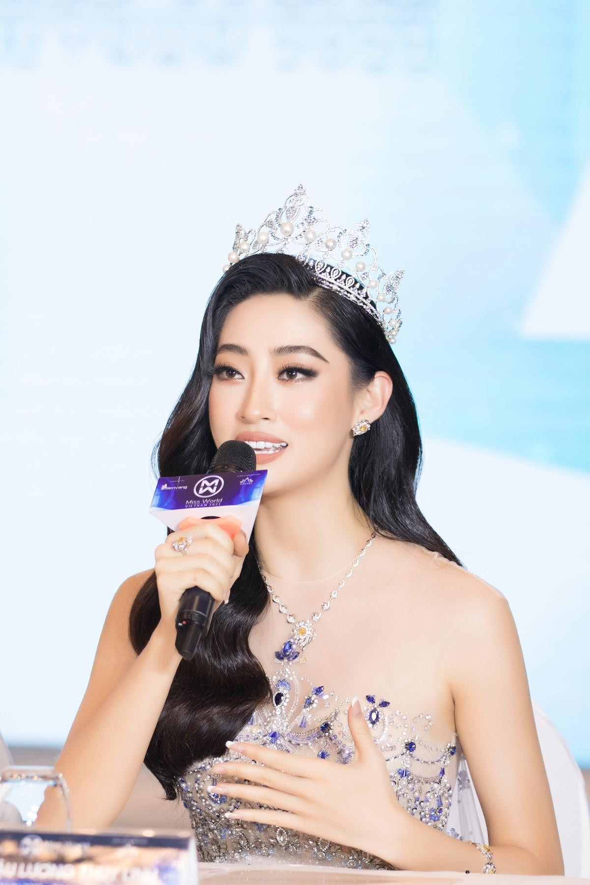 Miss World Vietnam mời Tiểu Vy - Lương Thùy Linh làm giám khảo chính: Tuổi 21 có đủ sức cầm cân nảy mực? Ảnh 4