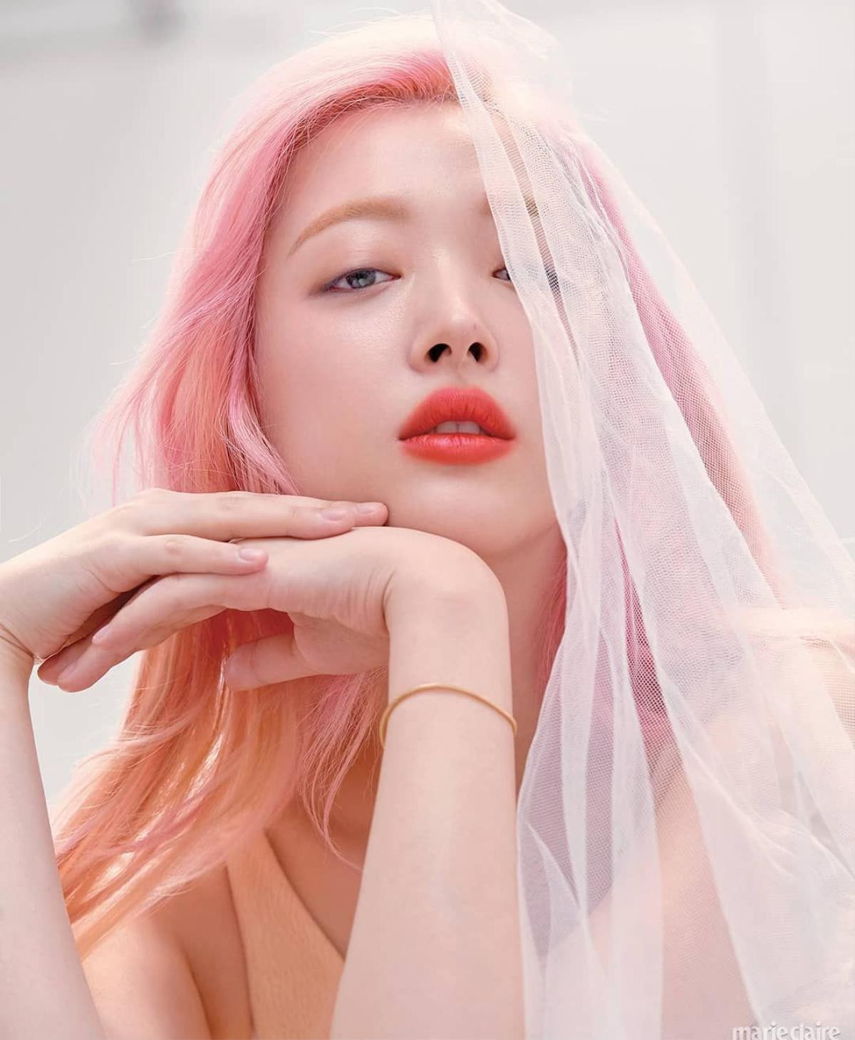 IU biến hoá trong album mới, fan nhớ đến Sulli Ảnh 5