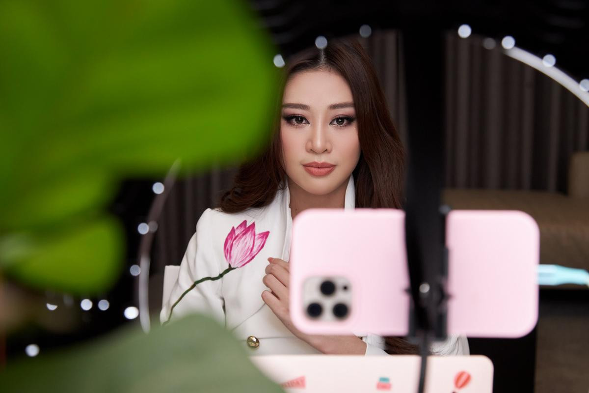 Stylist ruột của H'Hen Niê chê nặng nề khiến Khánh Vân bật khóc: Sao chịu nổi áp lực Miss Universe? Ảnh 8