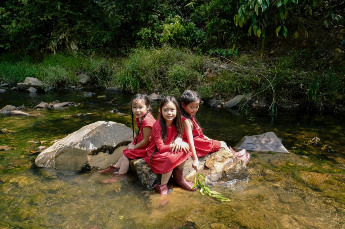 Ái nữ nhà Đoan Trang khoe giọng ca trong trẻo khi hát lại ca khúc đầu tiên của mẹ Ảnh 5