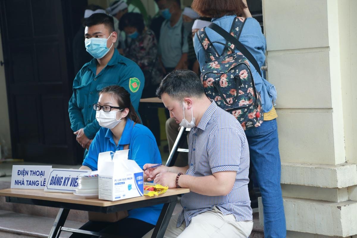 Hàng trăm người chết lặng trong đám tang đẫm nước mắt của gia đình 4 người tử vong thương tâm sau vụ cháy Ảnh 14