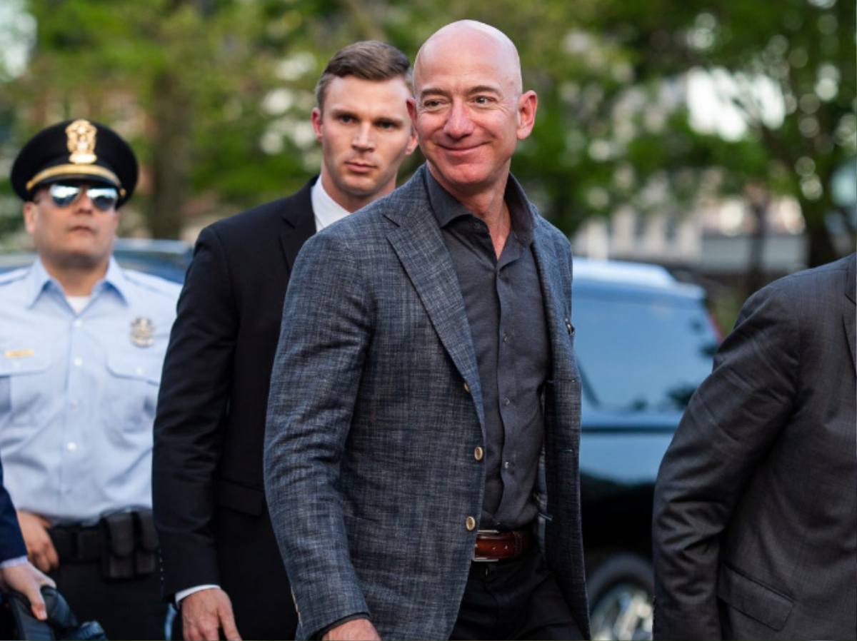 Tỷ phú giàu nhất thế giới Jeff Bezos chi bao nhiêu tiền thuê vệ sĩ? Ảnh 1