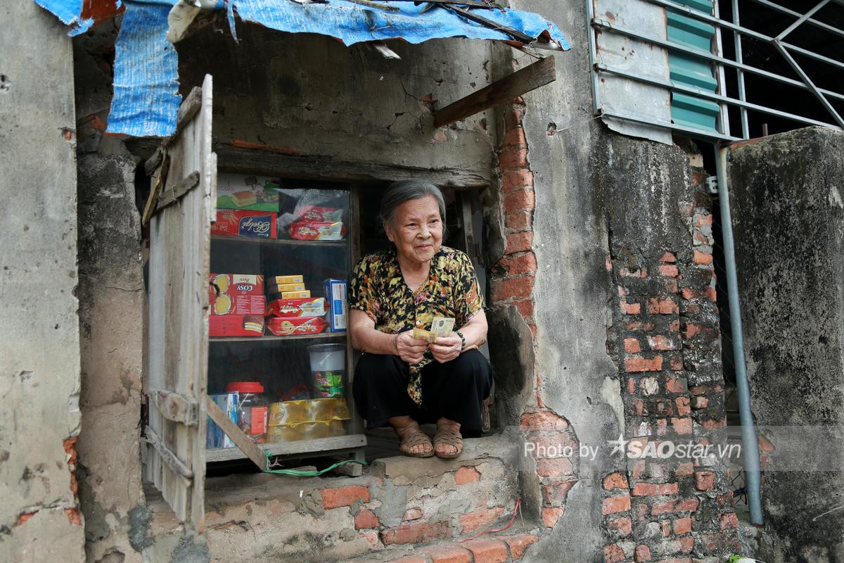 Tiệm tạp hóa 'siêu cổ điển' của cụ bà gần 90 tuổi đang được 'săn lùng' vì chứa cả 'bầu trời' tuổi thơ Ảnh 12