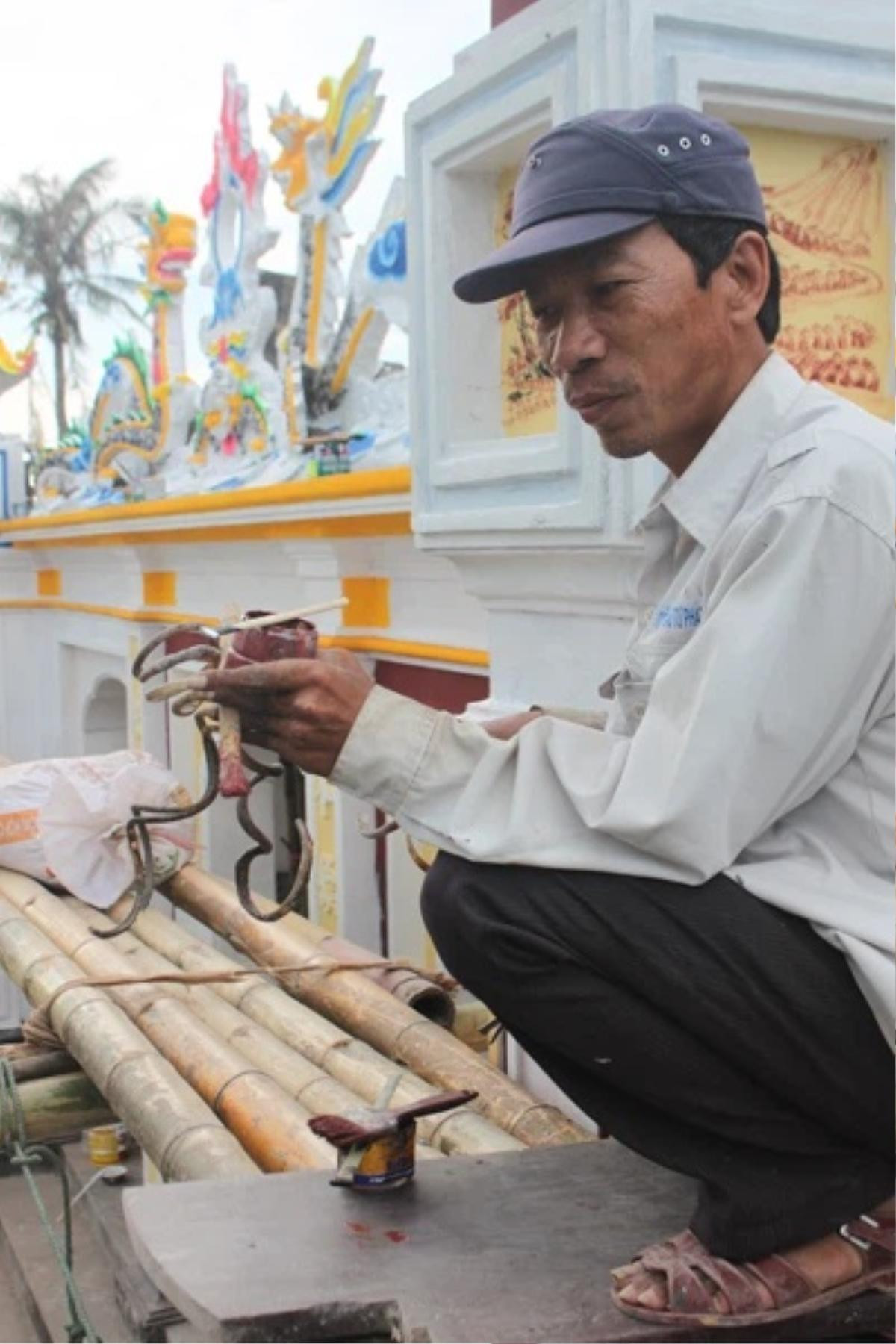 Người đàn ông để móng tay hơn 40 năm, đi làm căn cước công dân mất gần 30 phút không lấy được dấu vân tay Ảnh 2