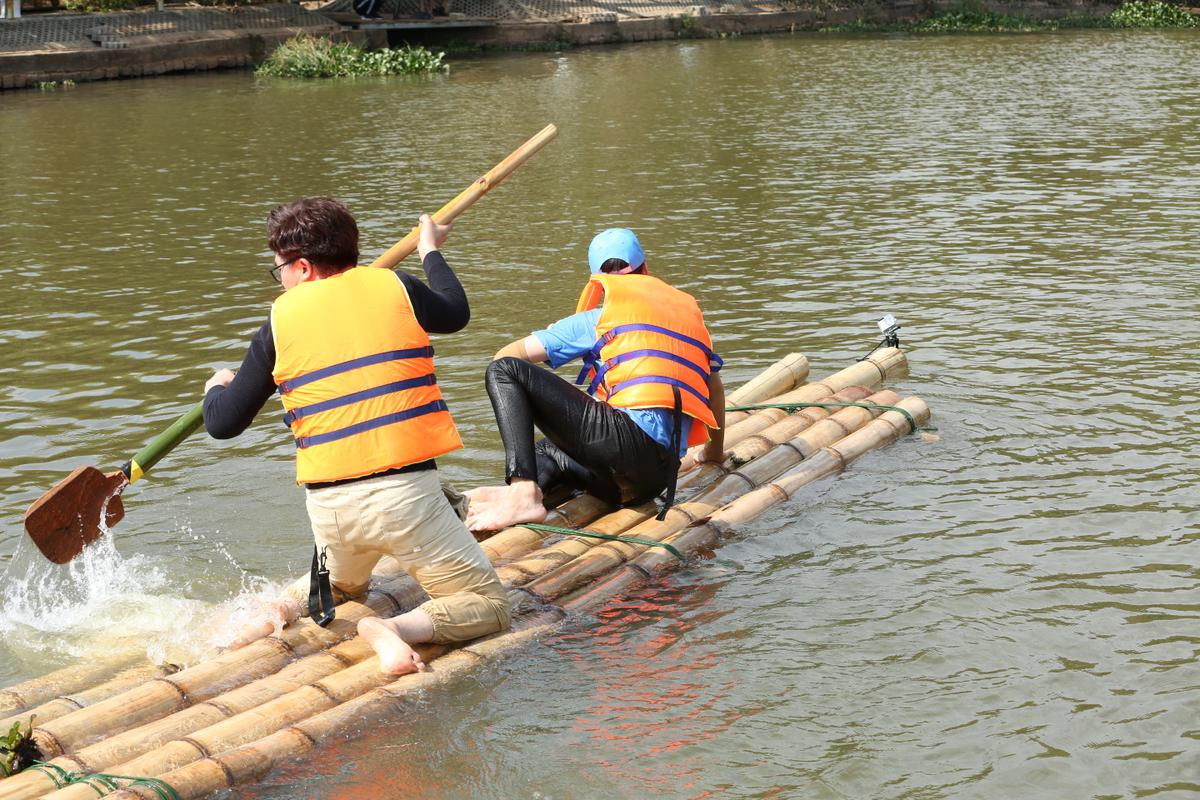 Chịu rét 10 độ C, MC Đại Nghĩa 'lao' xuống hồ tại Đà Lạt để giúp cụ bà 67 tuổi nghèo khó Ảnh 6