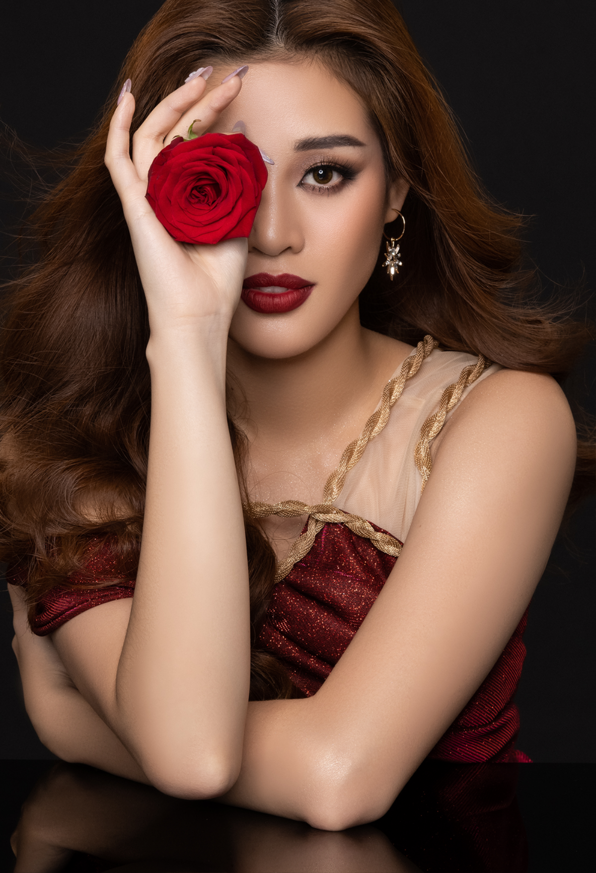 Khánh Vân cuốn hút với ảnh profile Miss Universe 2020: Đại sứ giải cứu trẻ em lay động fan sắc đẹp Ảnh 3