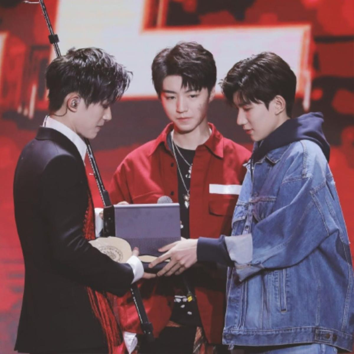 Vương Tuấn Khải bị chỉ trích nặng nề vì không nhắc tới hai đồng đội TFBOYS Ảnh 4