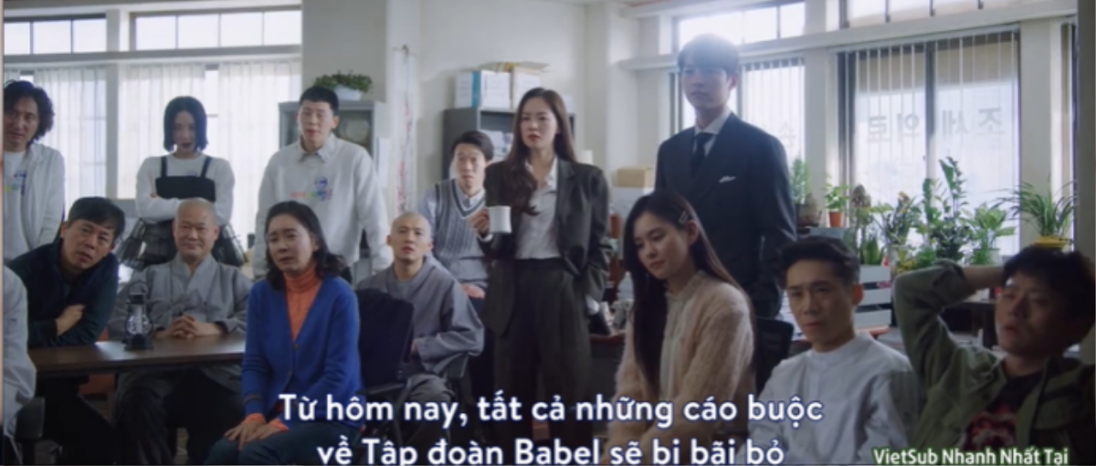 'Vincenzo' tập 15: Song Jong Ki vừa hóa thân thành bà đồng yểu điệu nay lại rơi vào bẫy của Babel Ảnh 8