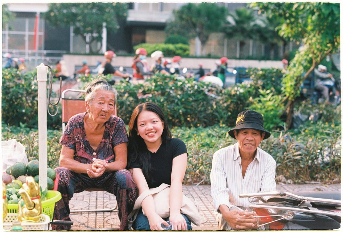 Ngồi xuống kể chuyện tuổi thơ: Xe bông gòn, tiệm tạp hóa và những hồi ức êm đềm Ảnh 2