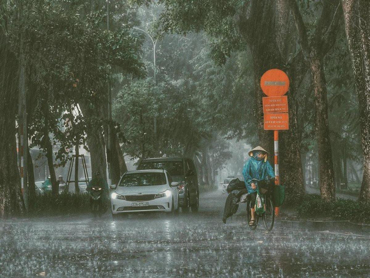 Dự báo thời tiết hôm nay và ngày mai 15/4: Hà Nội và TPHCM ngày nắng, chiều tối và đêm mưa Ảnh 1