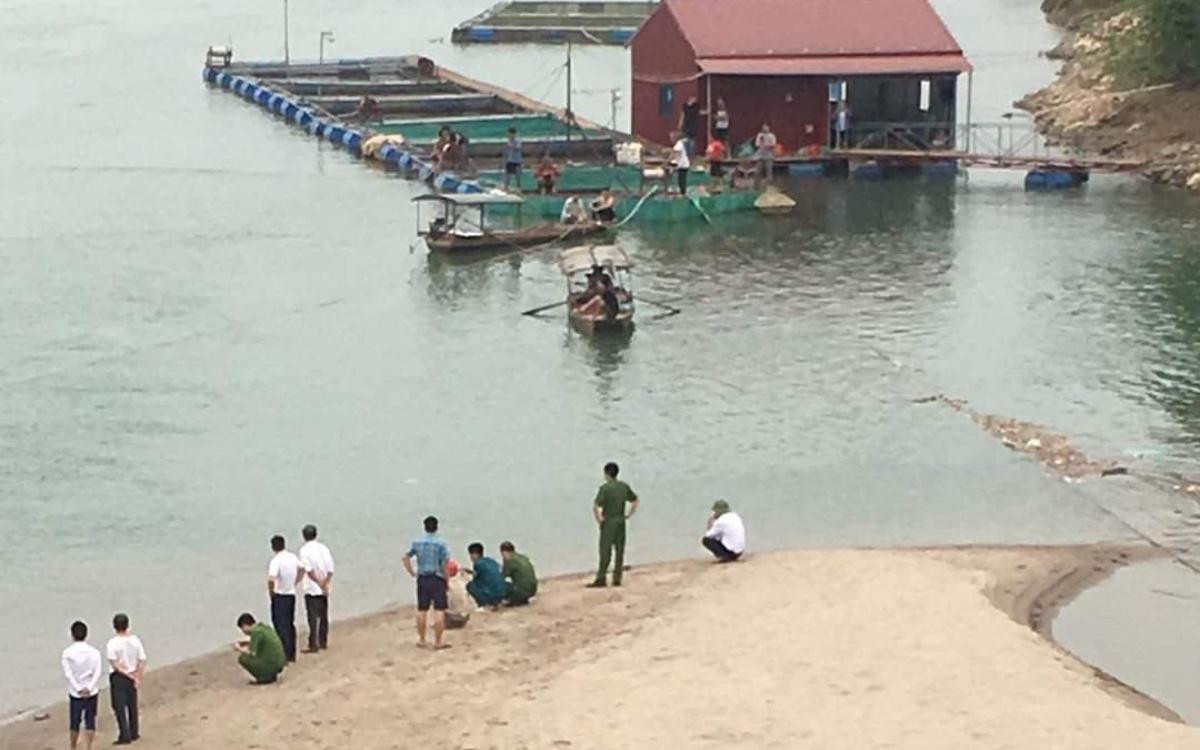 Phú Thọ: Tích cực tìm kiếm hai học sinh lớp 7 đuối nước, mất tích dưới sông Ảnh 1