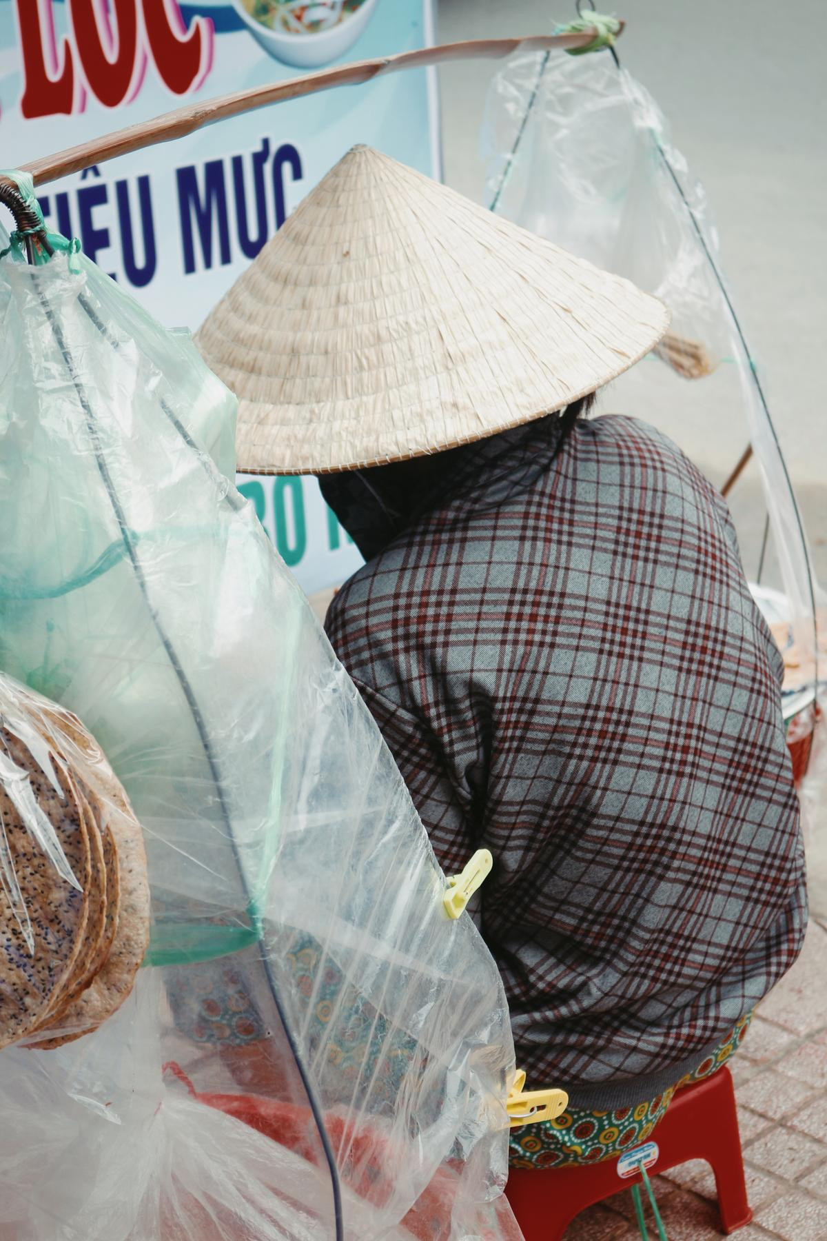 Đi tìm hương vị tuổi thơ: Kẹo mạch nha, ông 'chỉ' và kí ức của bọn trẻ con năm ấy! Ảnh 1