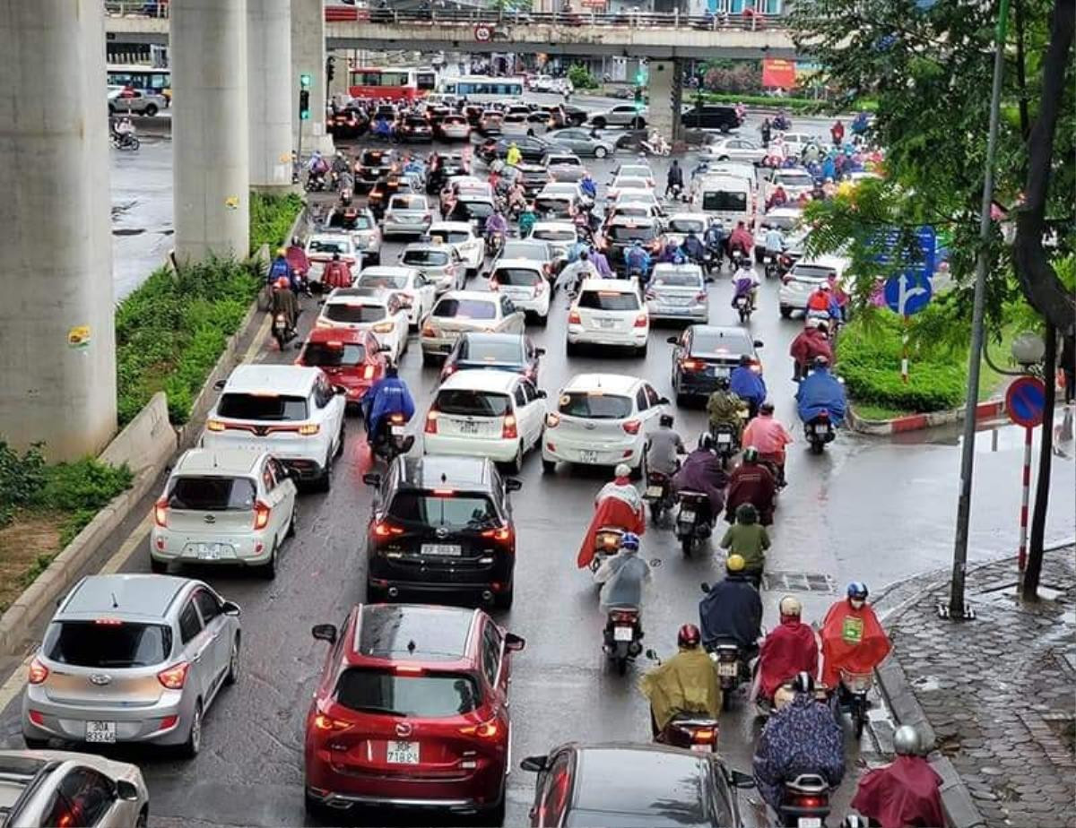 Hà Nội tắc đường tới nghẹt thở, Chương Mỹ ngập lụt nghiêm trọng vì mưa lớn kéo dài hàng giờ Ảnh 4