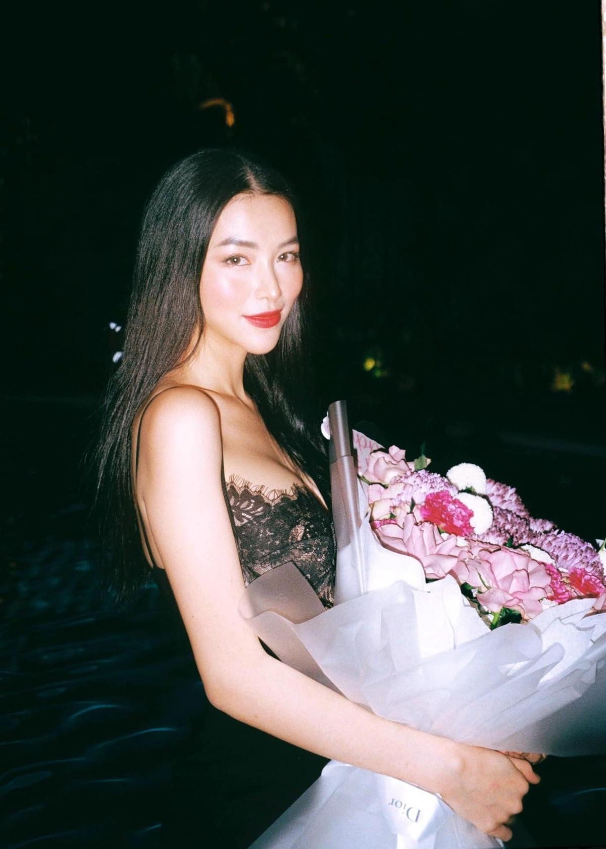 Miss Earth 2018 - Phương Khánh đón sinh nhật 'tuổi 18': Fan khen ngợi vì mặt mộc vẫn xinh đẹp rạng ngời Ảnh 6