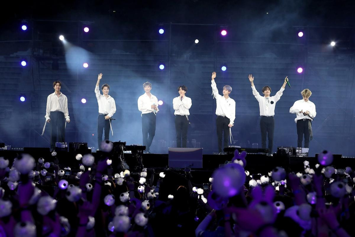 BTS thu hút 2,7 triệu người tham gia concert online: Đỉnh thế này ai đọ được? Ảnh 2