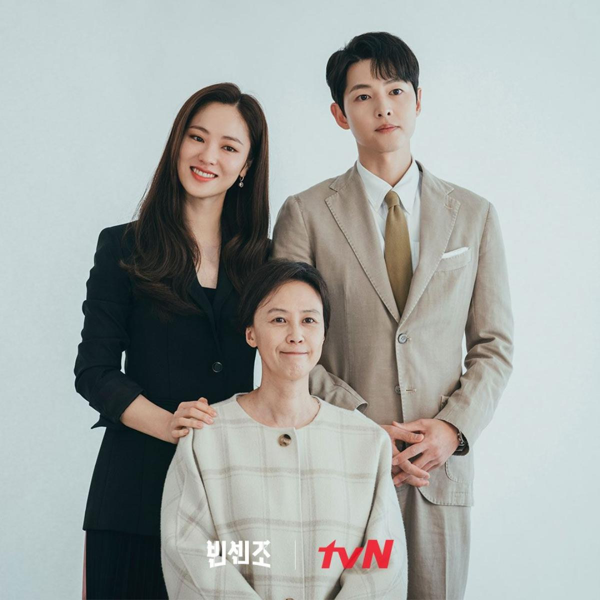 'Vincenzo': Song Joong Ki mê đắm Jeon Yeo Bin khi cô diện trang phục Hanbok Ảnh 7