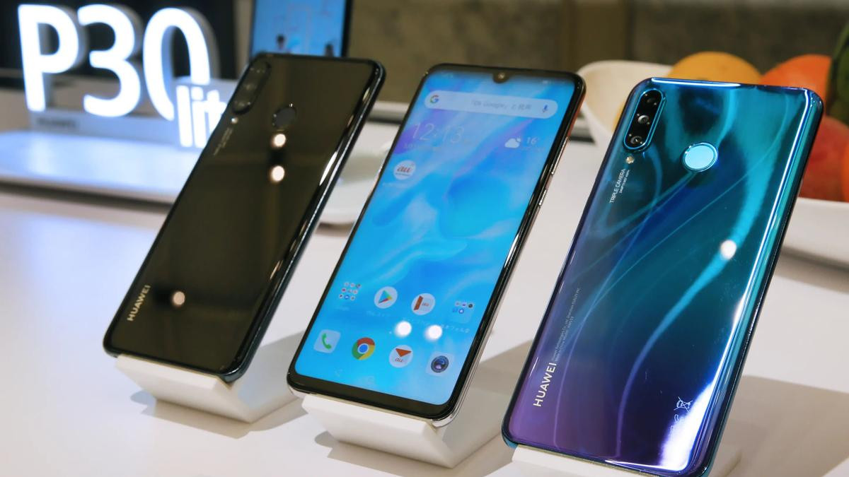 Mảng smartphone hết 'đất sống', Huawei chuyển sang bán xe ô tô Ảnh 2