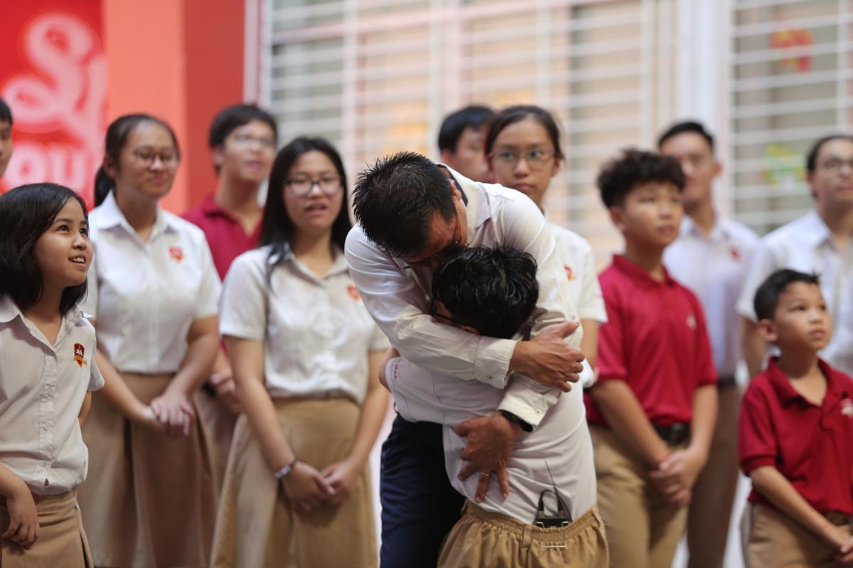 Cậu bé tiểu học đong đầy niềm tự hào về 'người ba siêu nhân' trên bục dũng khí của Thiếu Niên Nói 2021 Ảnh 5