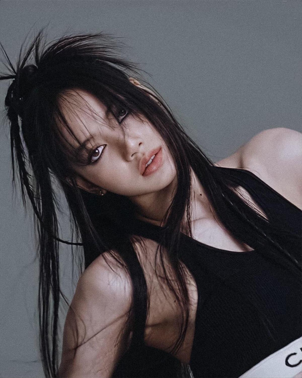 Lisa Black Pink là ca sĩ ngoại quốc đầu tiên lên bìa Vogue Nhật trong suốt thập kỷ qua Ảnh 4