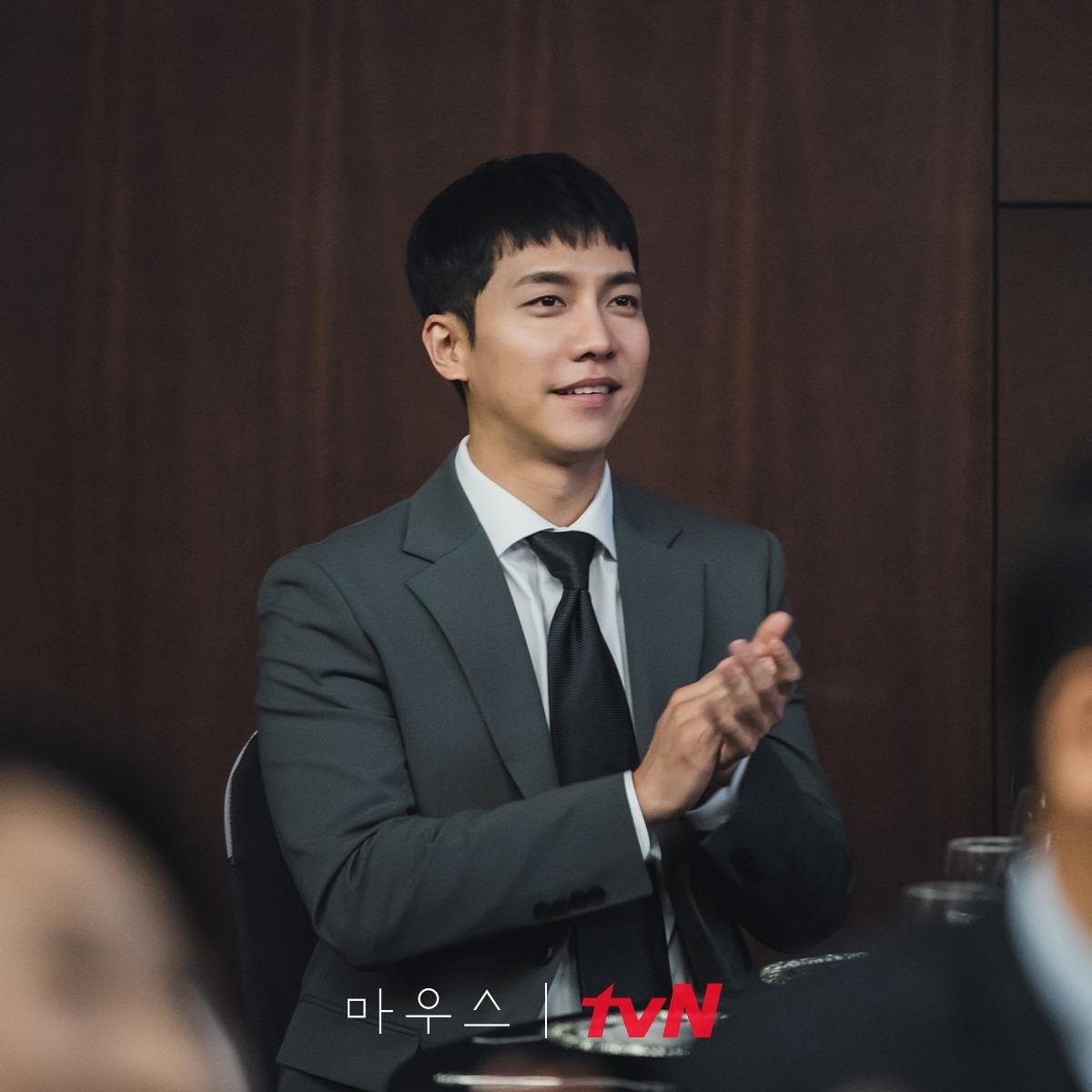 Diễn xuất của Lee Seung Gi trong 'Mouse': 'Beaksang 2021 sẽ phải hối hận vì loại anh ấy ra khỏi đề cử' Ảnh 2