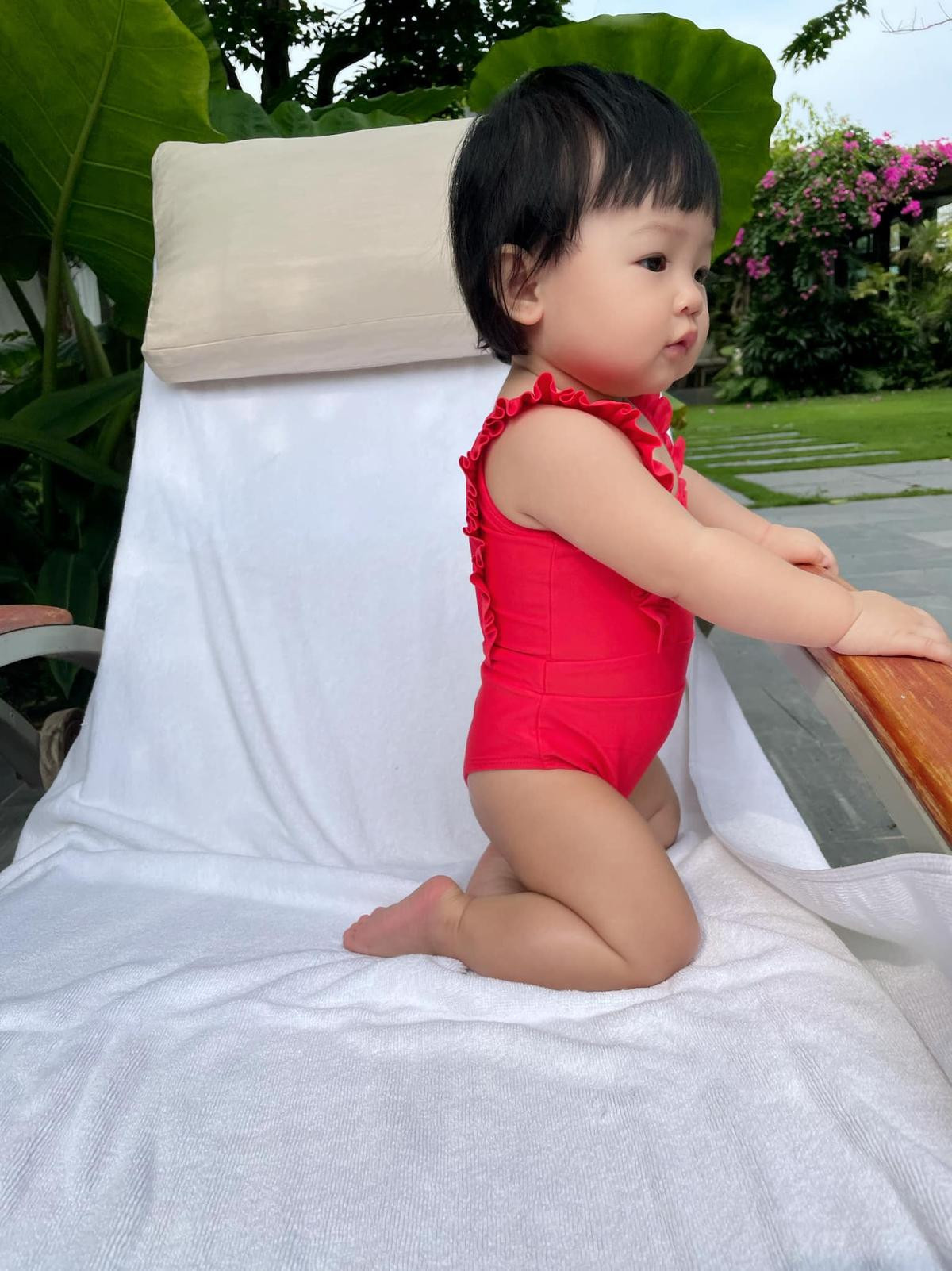 Con gái Cường Đô La diện bikini 'chất lừ', dân mạng ngây ngất trước vẻ đáng yêu khó cưỡng Ảnh 2