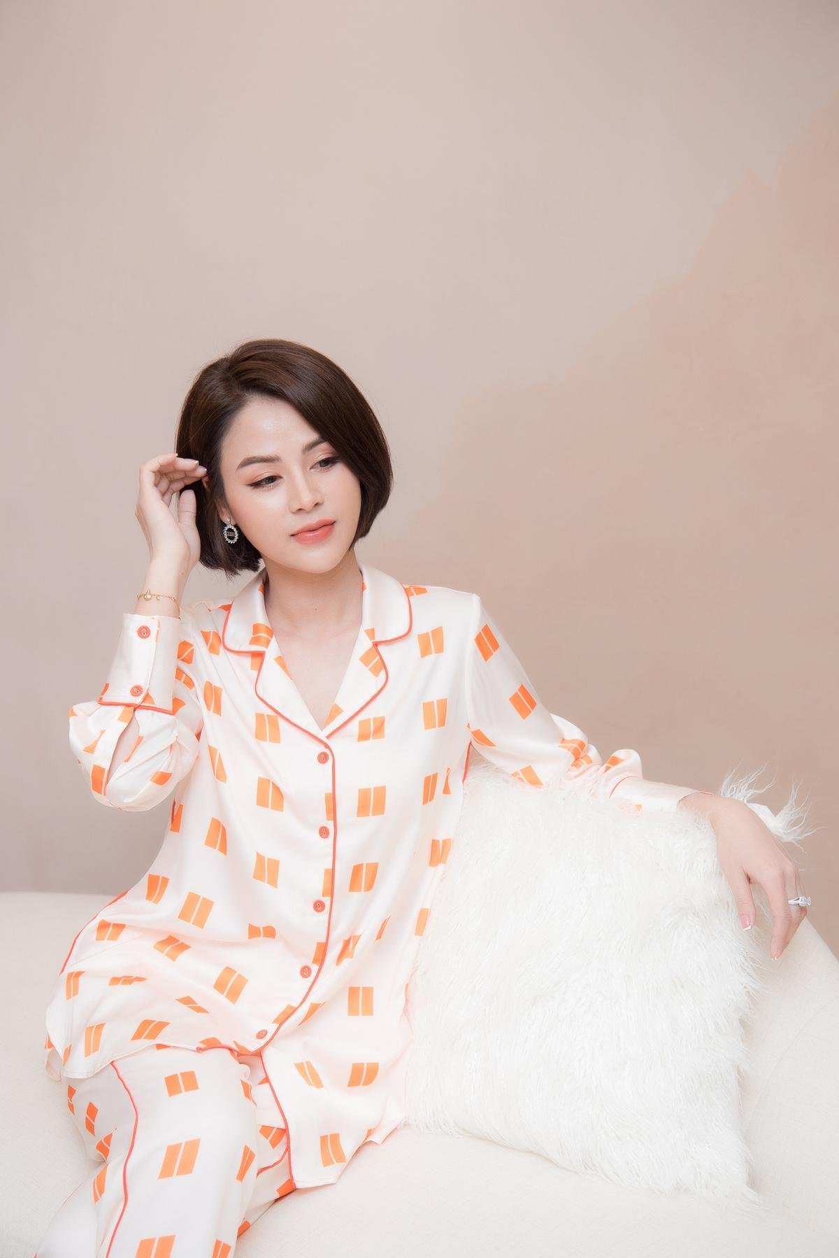 Học cách mặc pijama xuống phố đẹp như Dương Thùy Linh - Thu Trang Ảnh 4