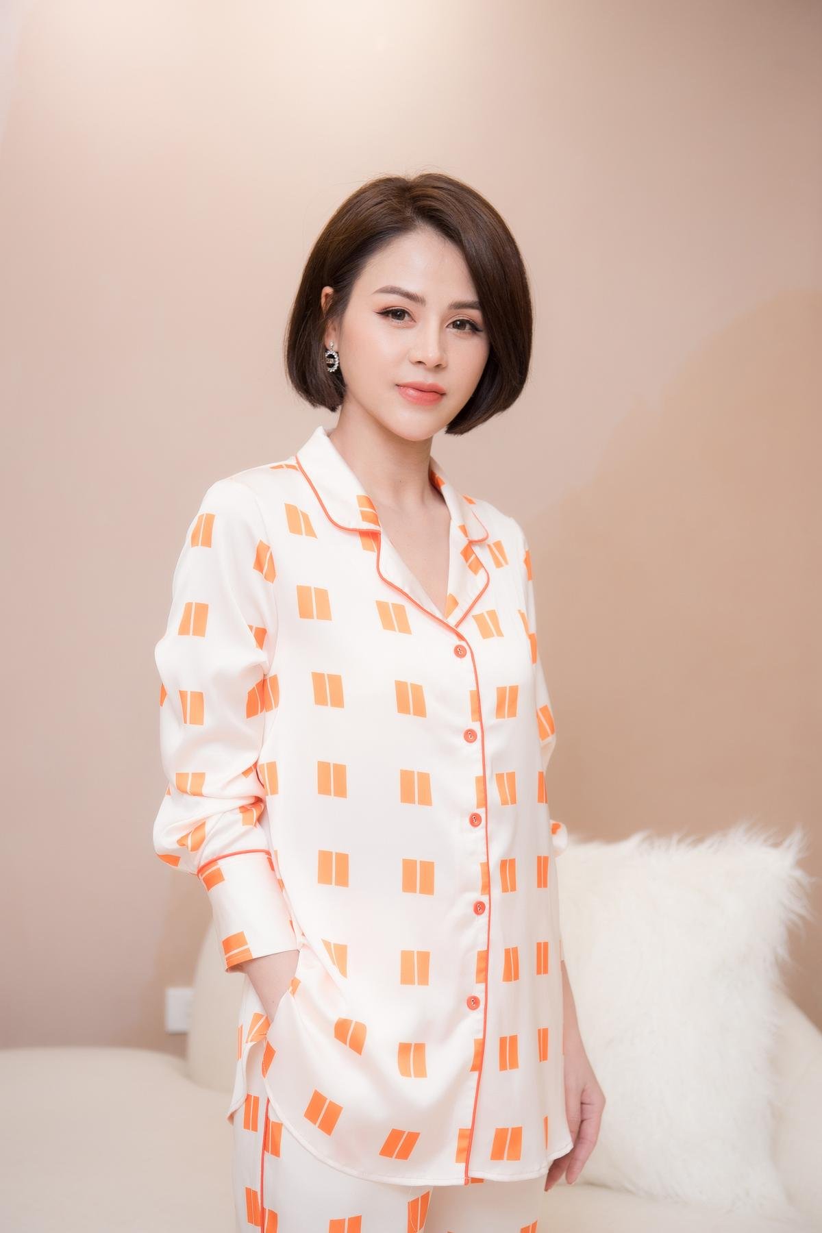 Học cách mặc pijama xuống phố đẹp như Dương Thùy Linh - Thu Trang Ảnh 3