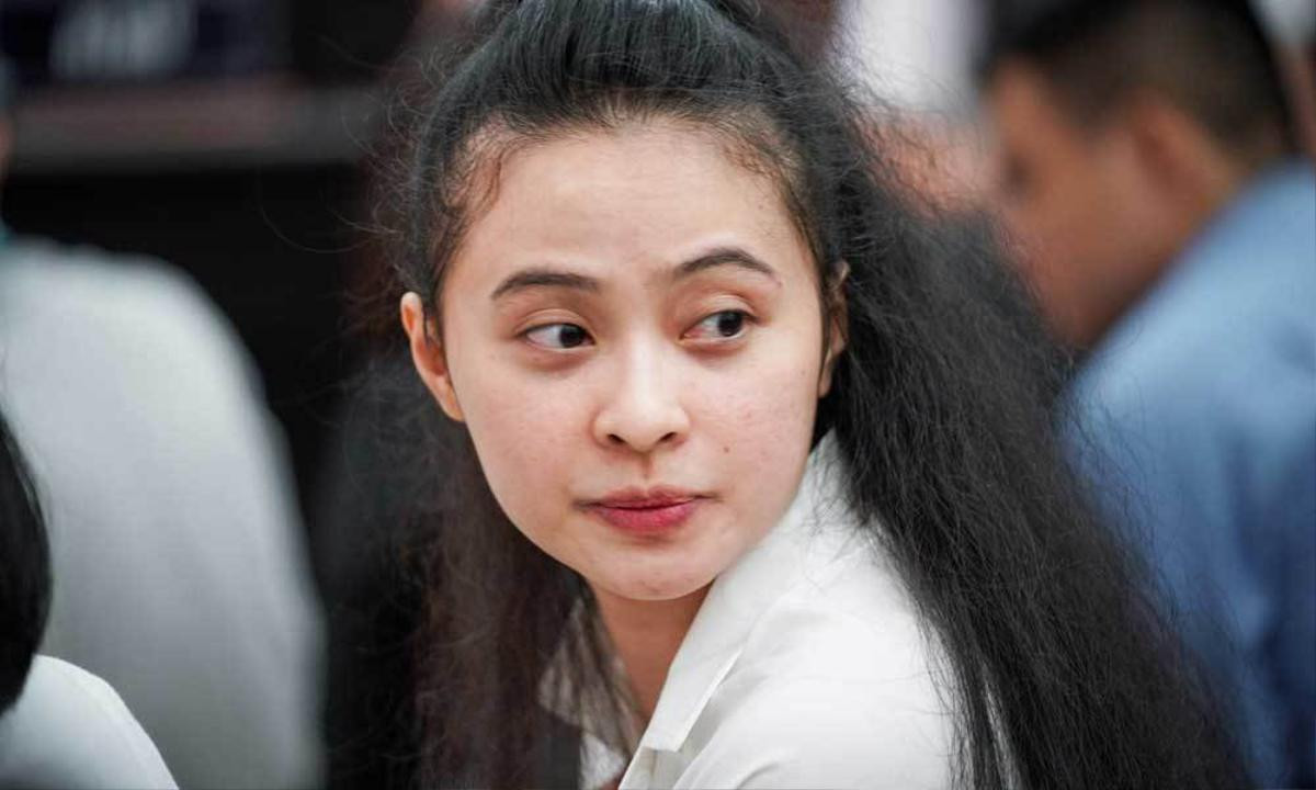 'Trùm ma túy' Văn Kính Dương và hotgirl Ngọc Miu tỏ ra bình thản và tươi cười trong phiên tòa phúc thẩm Ảnh 2