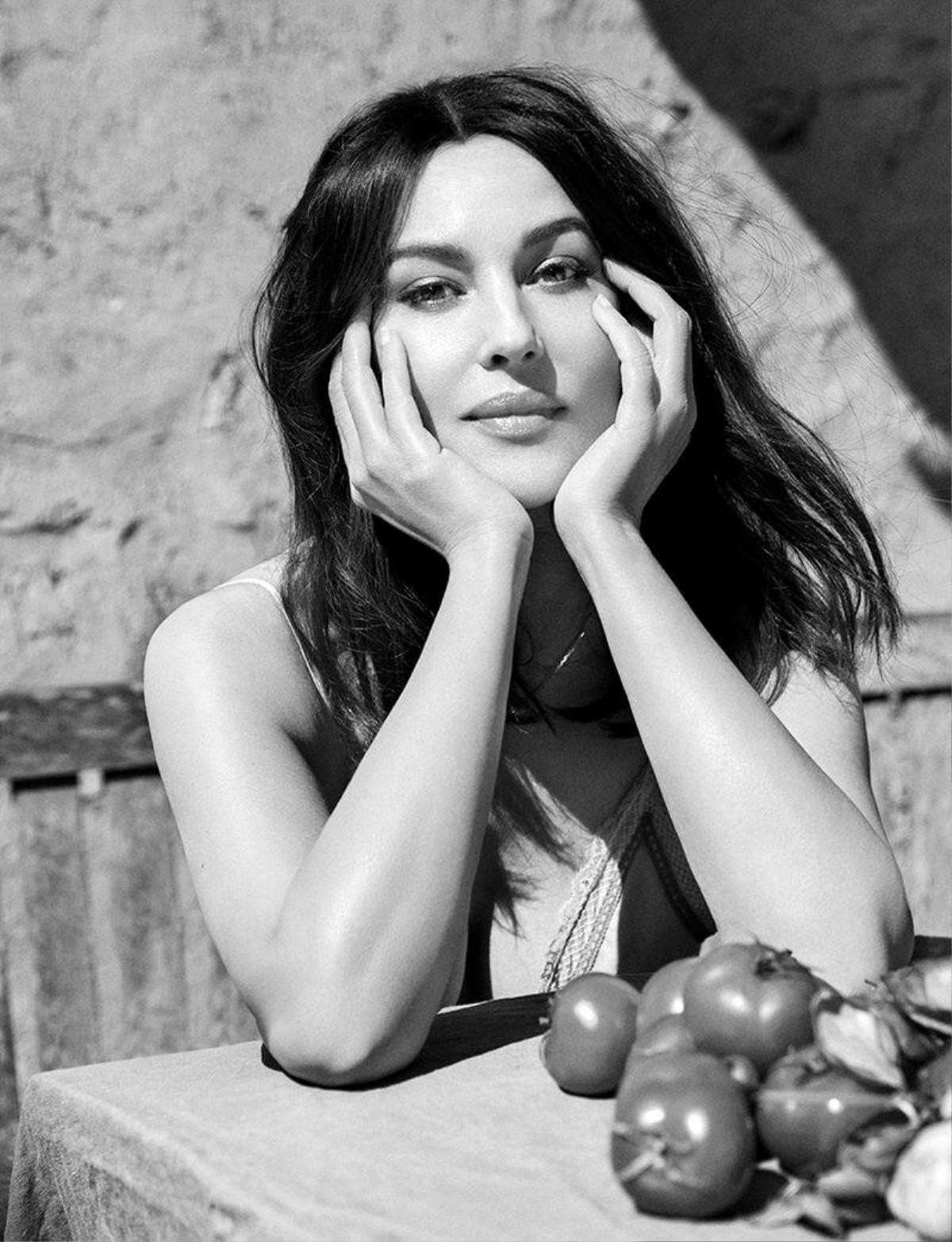 Biểu tượng nhan sắc Monica Bellucci nóng bỏng với loạt ảnh khoe thân ở tuổi 57 trên tạp chí Ảnh 6