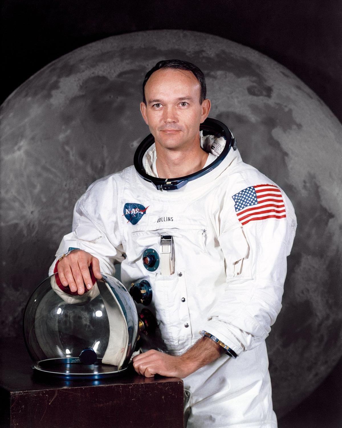 Michael Collins, một trong ba người bay lên Mặt Trăng trên tàu Apollo 11, vừa qua đời ở tuổi 90 Ảnh 1