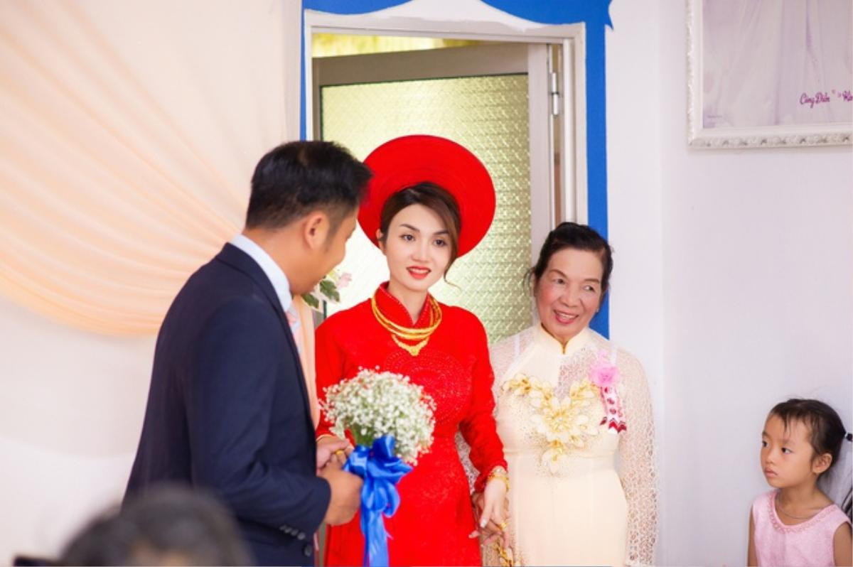 Nhan sắc xinh đẹp của vợ mới cưới diễn viên 'Cổng mặt trời' khiến dân tình xuýt xoa Ảnh 4