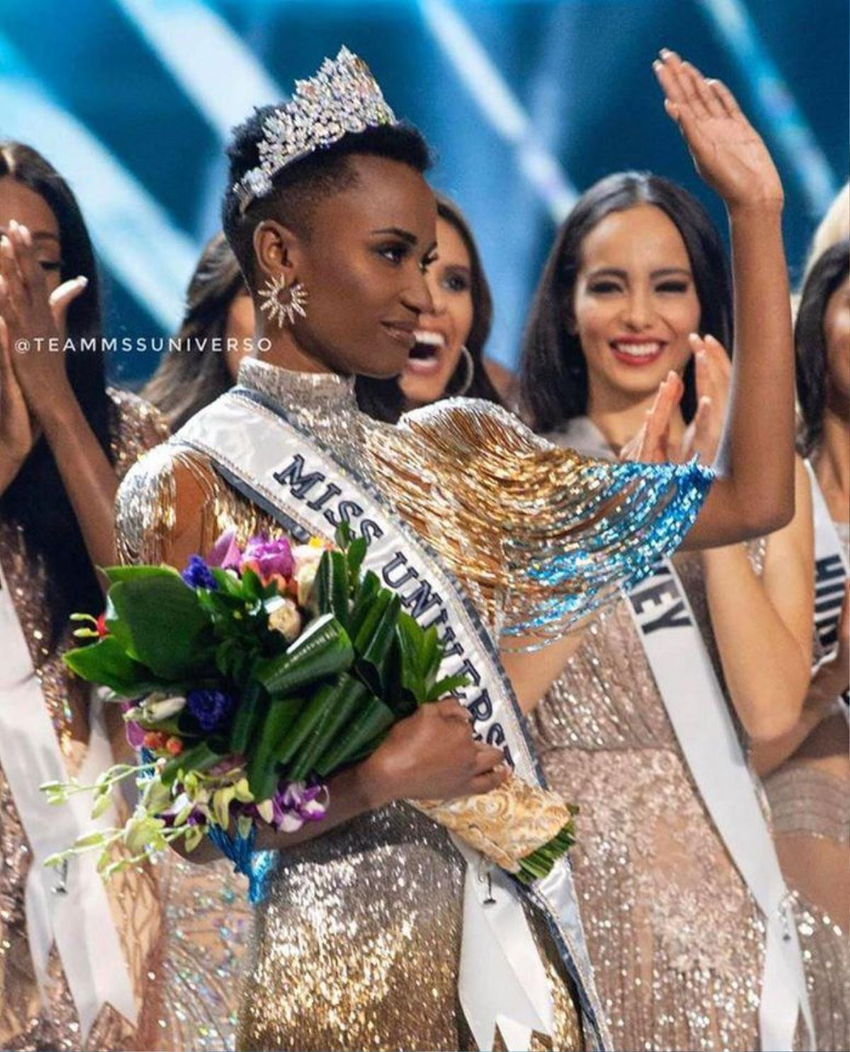 Khánh Vân đeo lại đôi bông tai 'phong thủy' lên đường sang Mỹ: Quyết tâm đăng quang Miss Universe 2020? Ảnh 8