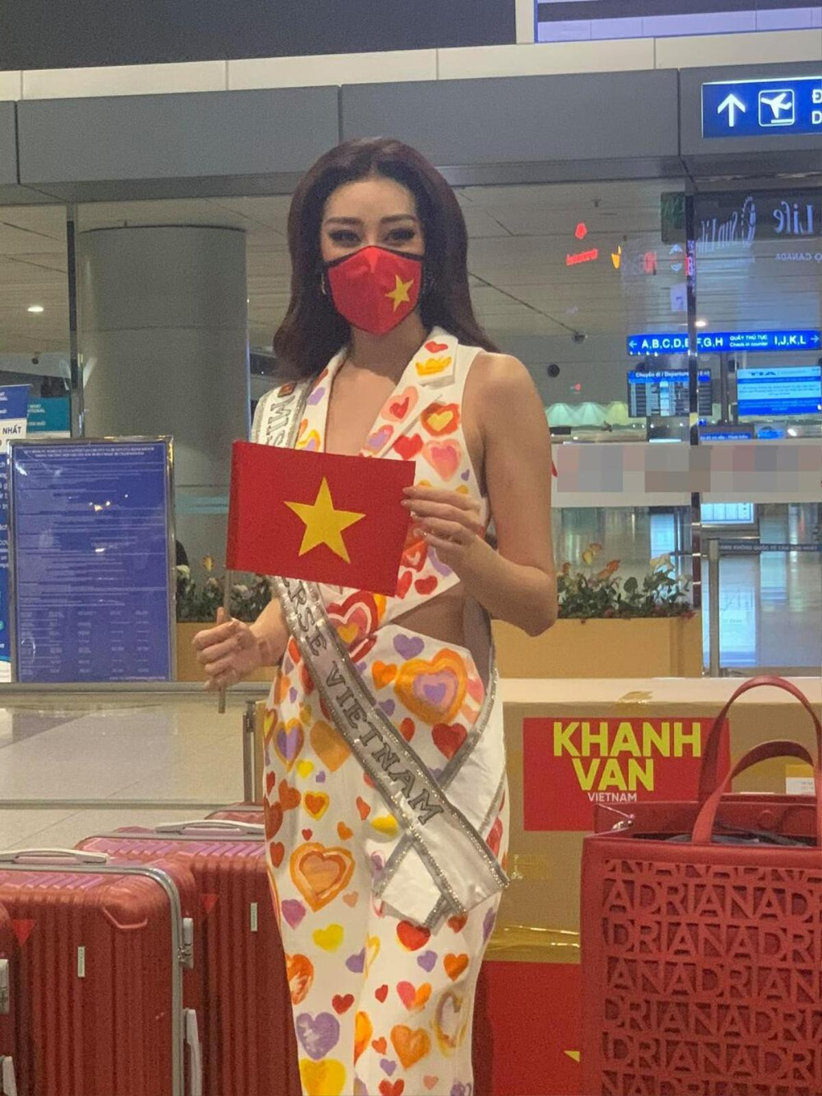 Chiến lược váy áo khai mạc Miss Universe của khánh Vân cực khôn khéo, khiến fan muốn vỡ oà Ảnh 2