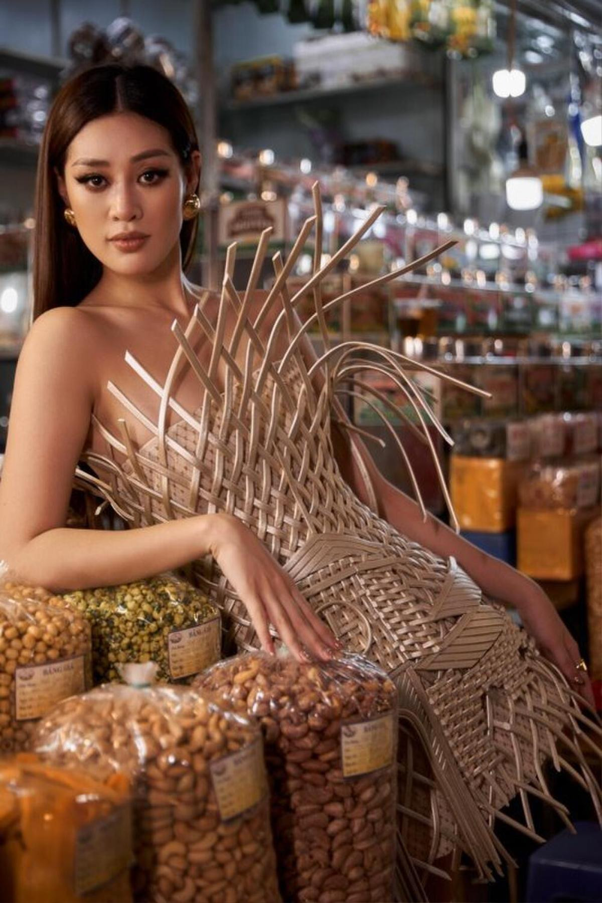 Chiến lược váy áo khai mạc Miss Universe của khánh Vân cực khôn khéo, khiến fan muốn vỡ oà Ảnh 8