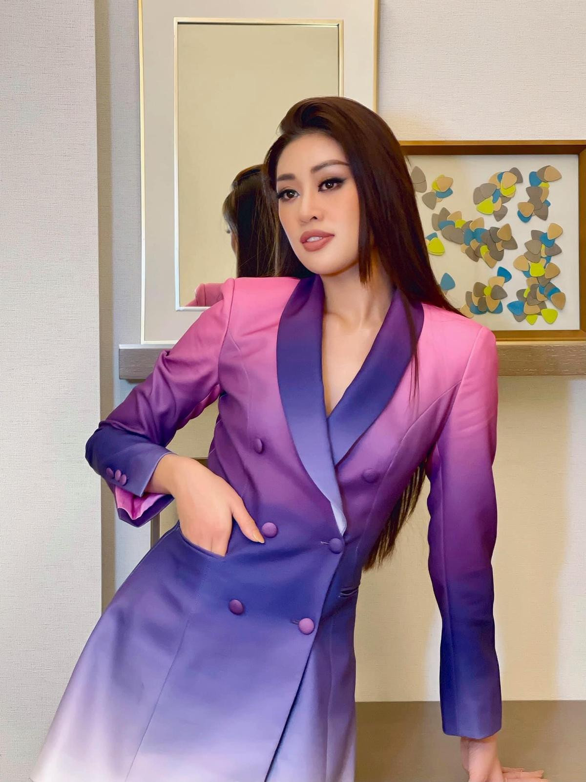 Khánh Vân nổi bật với bộ vest ombre, chính thức bước vào ngôi nhà chung để giành vương miện Miss Universe Ảnh 2