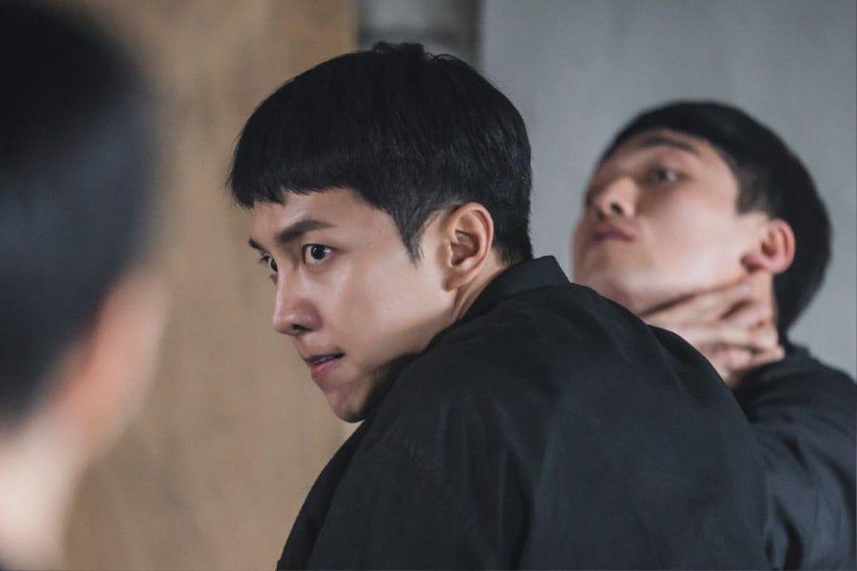 3 câu hỏi xoay quanh tổ chức bí ẩn 'OZ' đang theo dõi Lee Seung Gi trong 'Mouse' Ảnh 10