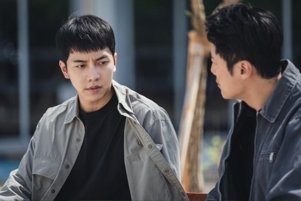 3 câu hỏi xoay quanh tổ chức bí ẩn 'OZ' đang theo dõi Lee Seung Gi trong 'Mouse' Ảnh 5