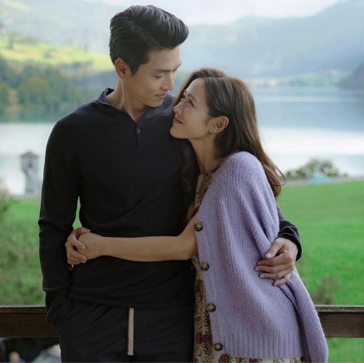 Bỏ rơi Hyun Bin, Son Ye Jin đi hẹn hò với 'chị đẹp' đình đám này Ảnh 4