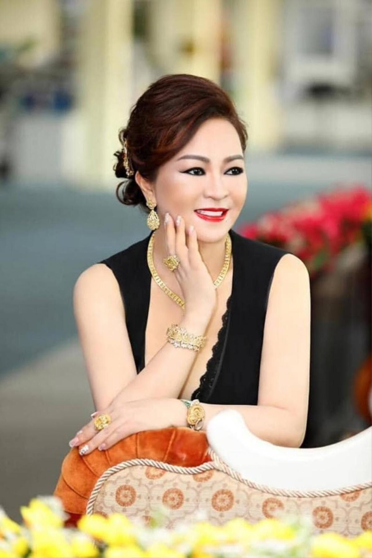 Bà Phương Hằng tuyên bố cắt đứt toàn bộ quan hệ với giới nghệ sĩ trong nước: Drama đã đến hồi kết? Ảnh 1