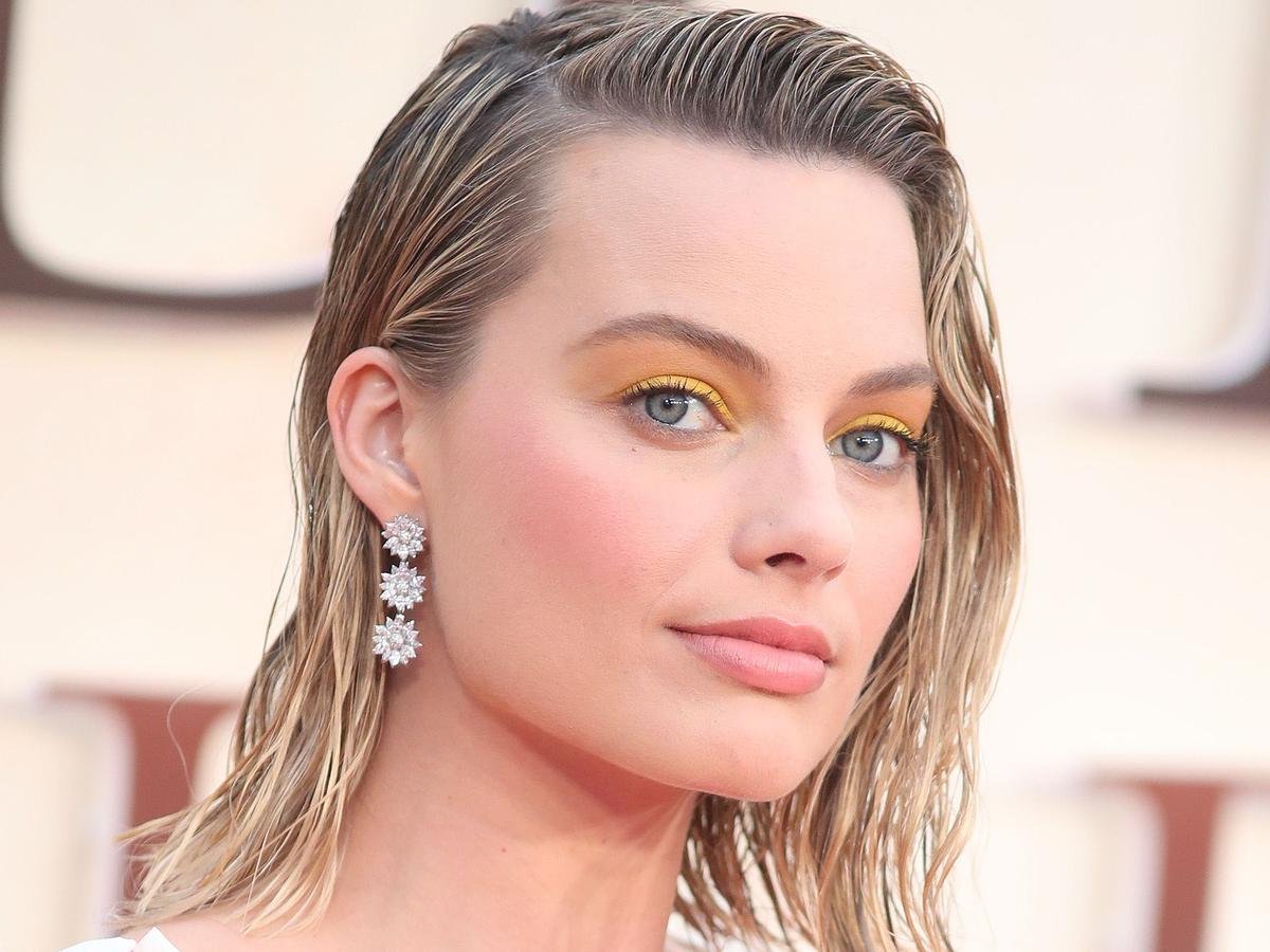 Bí quyết làm đẹp chẳng giống ai của Margot Robbie Ảnh 2