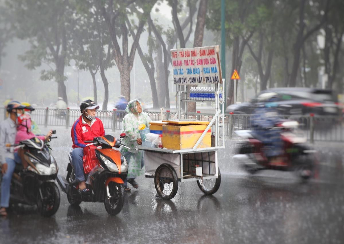 Dự báo thời tiết hôm nay và ngày mai 14/5: Hà Nội và TPHCM ngày nắng, chiều tối có mưa Ảnh 2