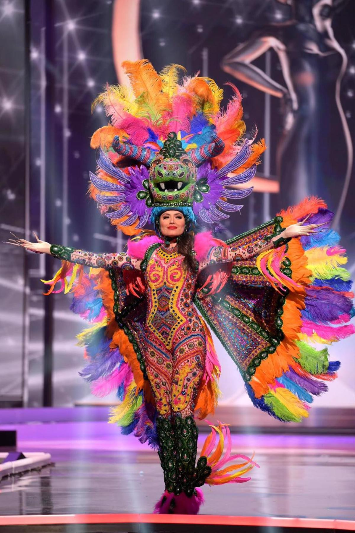 Top 10 bộ National Costume ấn tượng nhất Miss Universe: 'Kén Em' của Khánh Vân quá xuất sắc Ảnh 5