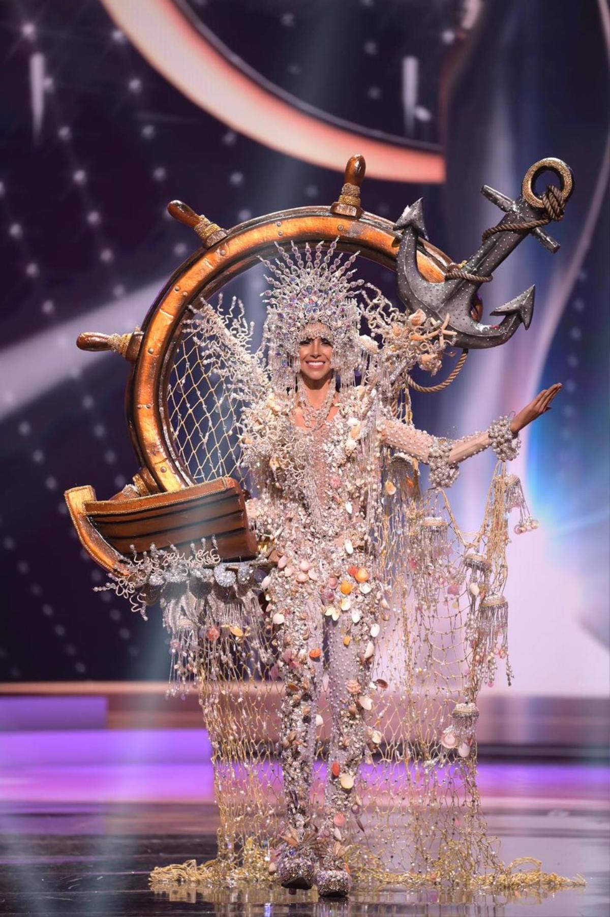 Top 10 bộ National Costume ấn tượng nhất Miss Universe: 'Kén Em' của Khánh Vân quá xuất sắc Ảnh 7