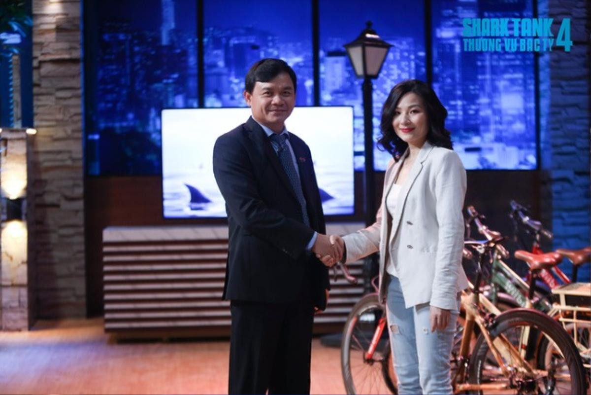 Học vấn đáng nể của nữ CEO xinh đẹp khiến Shark Phú bị chỉ trích 'quấy rối' Ảnh 1