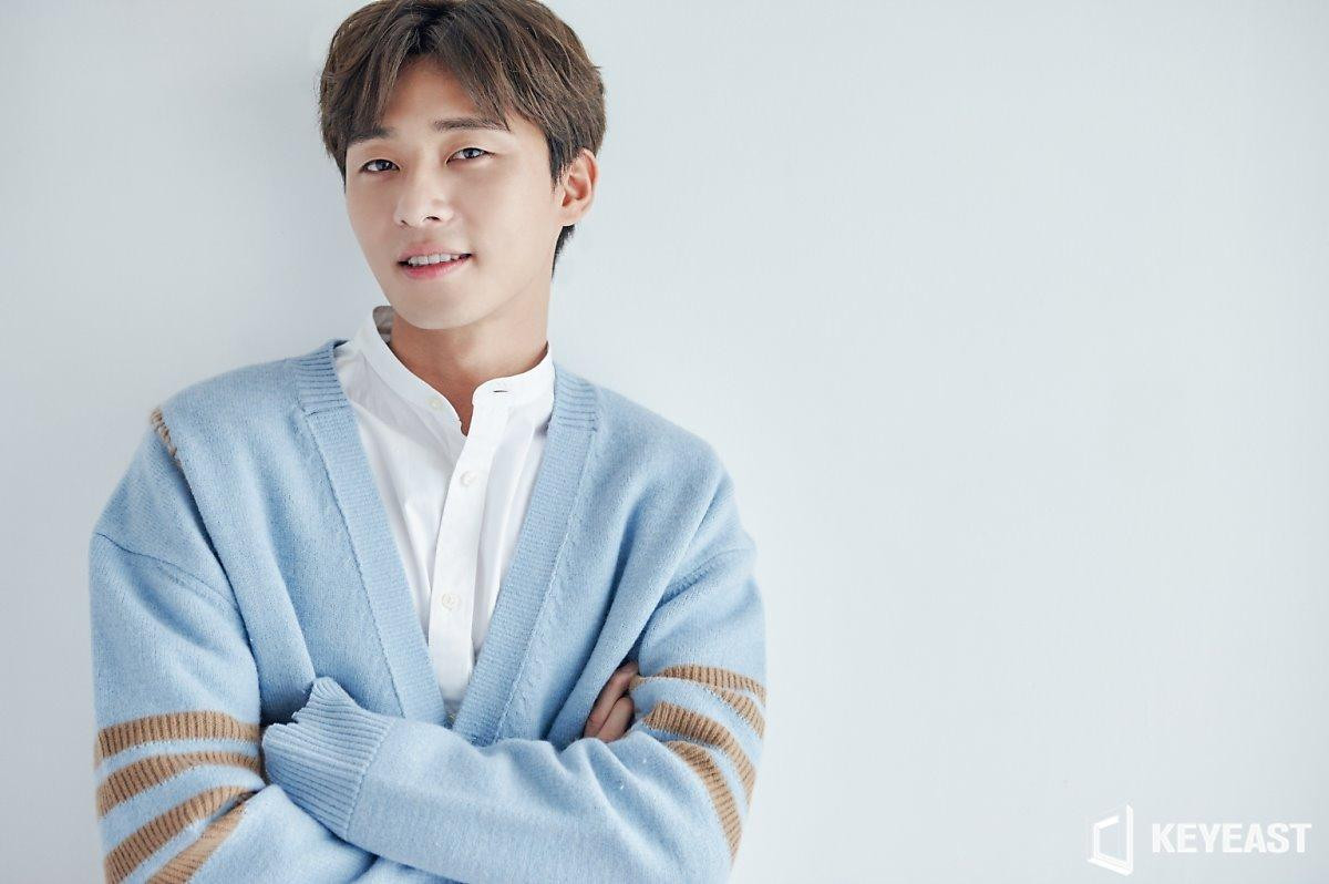 Park Seo Joon rục rịch trở lại màn ảnh với phim kinh dị mới của biên kịch 'Người thầy y đức' Ảnh 2