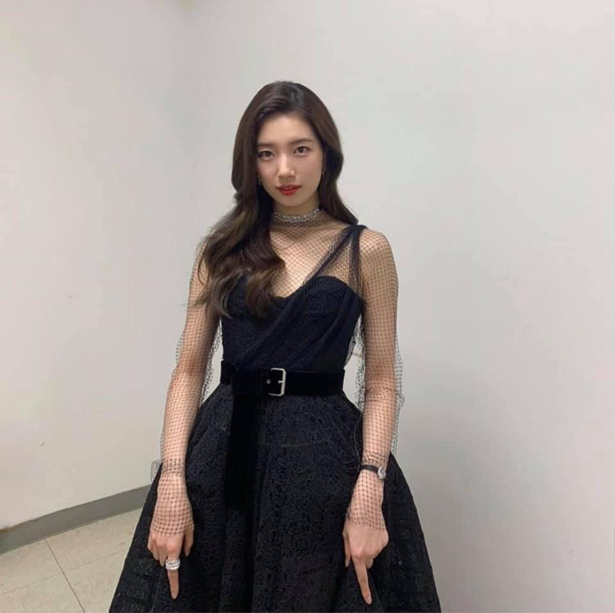 Suzy diện váy Haute Couture kiêu kì của Dior nhưng visual trông bị 'dừ' hẳn Ảnh 2