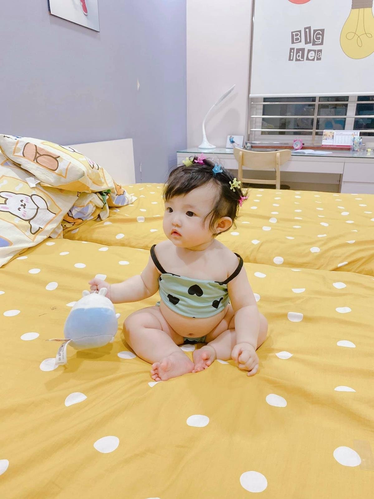 Trót cho Winnie diện đồ bơi khoe bụng tròn, stylist Đông Nhi vội vàng bào chữa 'cứu nguy' Ảnh 10