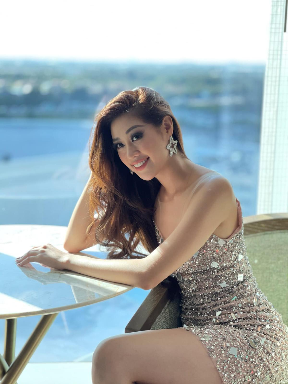 Hành trình lọt Top 21 Miss Universe của Khánh Vân: Trái tim yêu thương tỏa sáng với sự ấm áp Ảnh 15